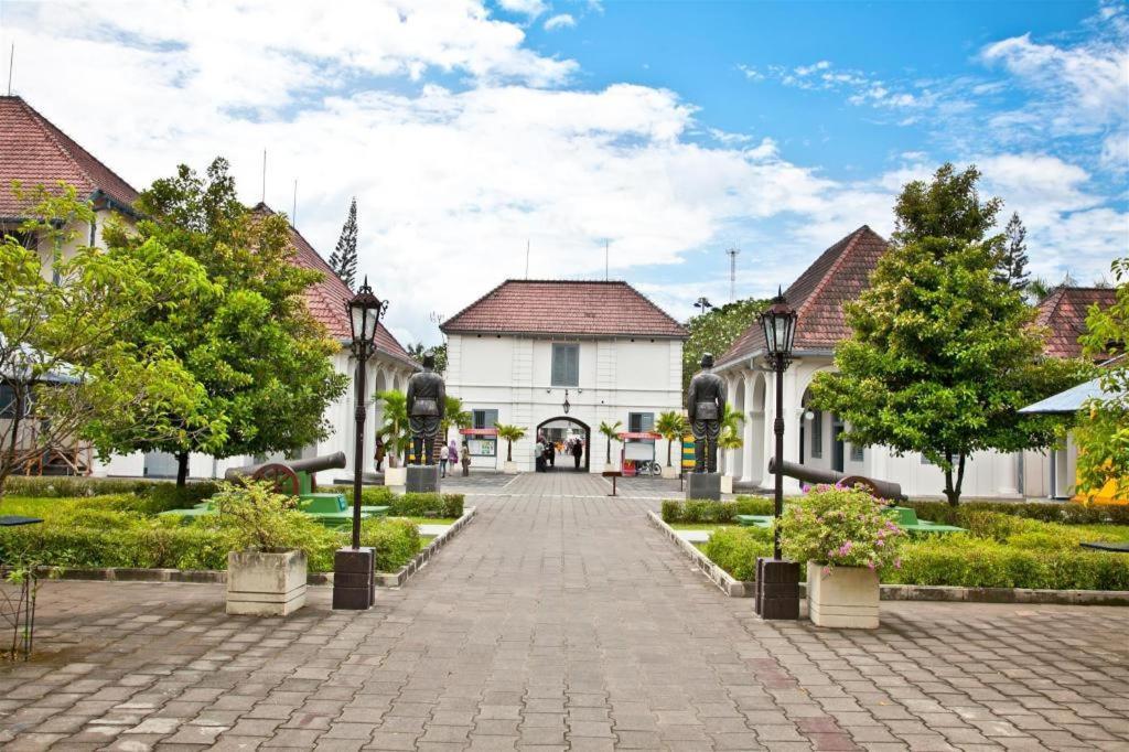 Kj Hotel 4*